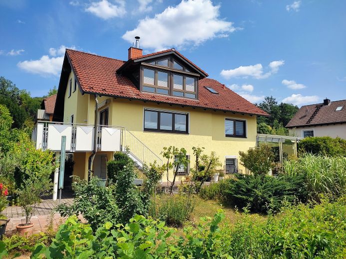 Ein schönes Zuhause in Südhanglage. – Südansicht Panoramafenster OG