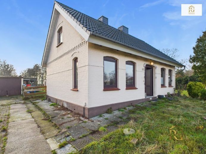 RESERVIERT-EFH mit direktem Deichblick mit Potenzial und großem Grundstück bestens geeignet für Pferdehaltung – Foto 1