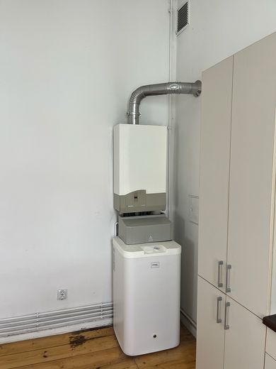 Sanierter Altbau, bezugsfrei, provisionsfrei – vom Eigentümer – Boiler