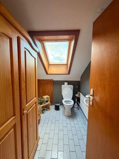 Ruhige 3-Zimmer-Dachgeschosswohnung mit Balkon &amp; Carport - Kapitalanlage mit Potenzial – WC