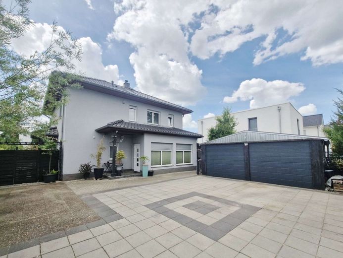 Energieeffizientes Traumhaus - Flexibles Raumkonzept mit Einliegeroption – Zugang Haus mit Garage