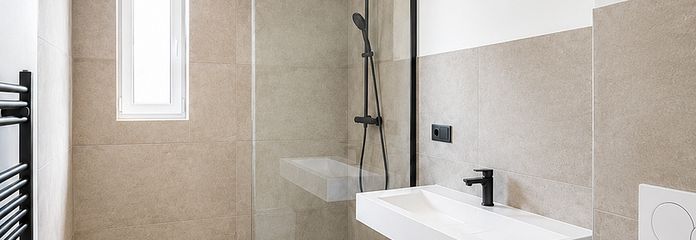  Bad mit Walk-in-Dusche