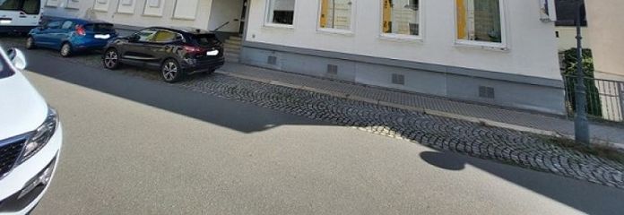 Casa residencial/comercial con 4 garajes en venta