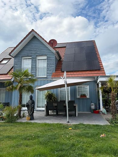 Well-maintained wooden house  200m², 8 rooms, 4 bathrooms and particularly energy-efficient building services – Photo 2