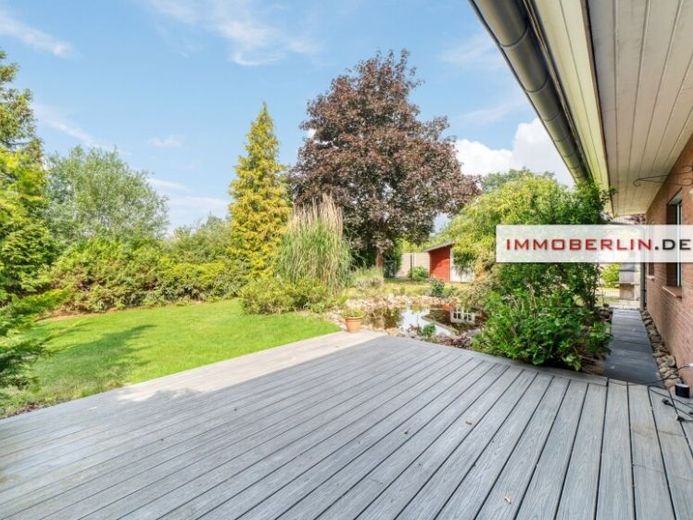 IMMOBERLIN.DE - Adrettes Haus mit Südwestgarten & Doppelgarage in ländlicher Lage – Foto 1