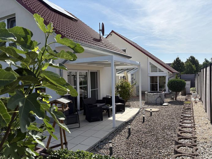 Blick auf Haus 2 und Haus 1