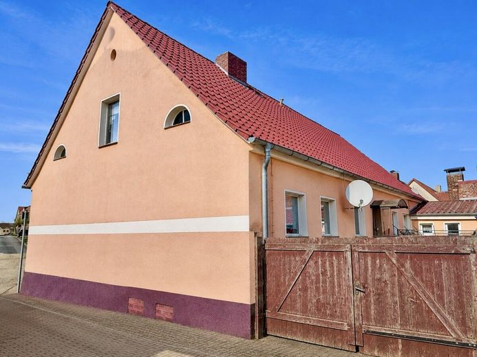 HORN IMMOBILIEN ++ großes Einfamilienhaus in Brüssow bei Löcknitz – Hausansicht