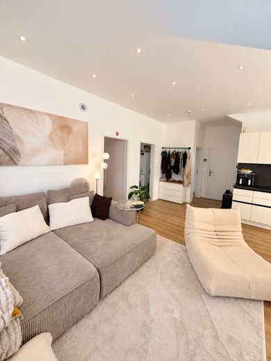 Modern 2-kamerappartement op de bovenste verdieping (A+) met parkeerplaats in de ondergrondse garage – zonder makelaarscourtage – Wohnbereich