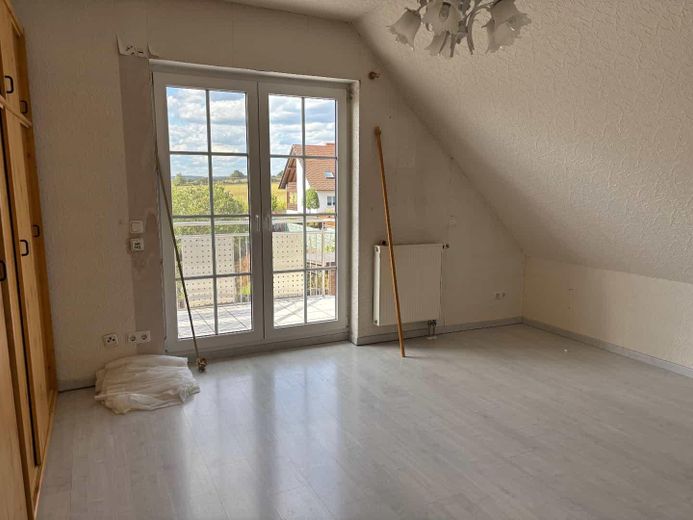Casa unifamiliar atractiva con amplia parcela y perspectivas de futuro cerca de Marburgo – Schlafzimmer
