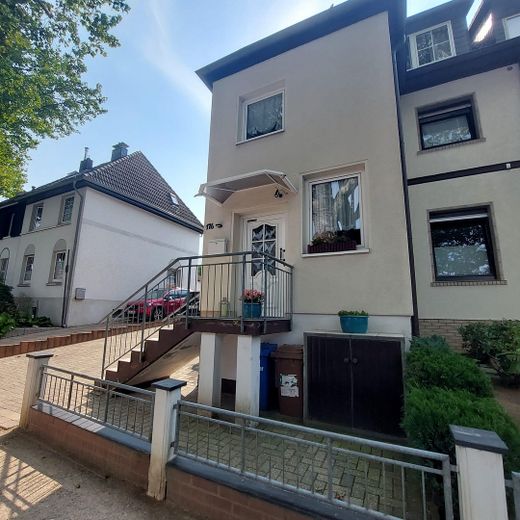 Gepflegtes Zweifamilienhaus in Essen-Kupferdreh – Blicik auf das Haus