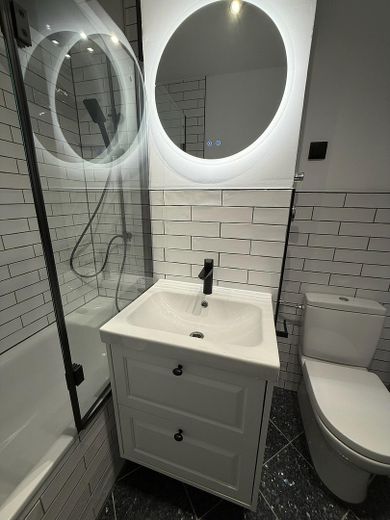 Modern 2-kamerappartement met groot terras, parkeerplaats & toplocatie in Bremen-Findorff – Waschbecken