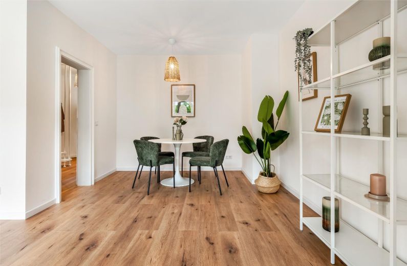 Frisch renoviertes Familienglück mit 5 Zimmern und Garten in Bremen-Vegesack – Wohnzimmer