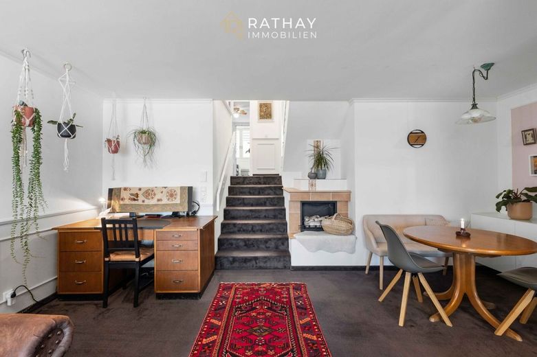 Ruhige 3-Zimmer-Maisonette mit Fernblick, Südbalkon, Loggia und 2 TG-Stellplätzen – Wohnbereich