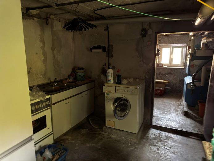 Ek yapılaşma imkânına sahip geniş arsada villa tarzı müstakil ev – Waschraum