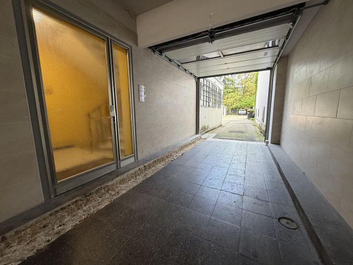 Tadilat sonrası | 2 odalı | yeni ankastre mutfak | asansör | çatı balkonları – Hauseingang und Durchfahrt
