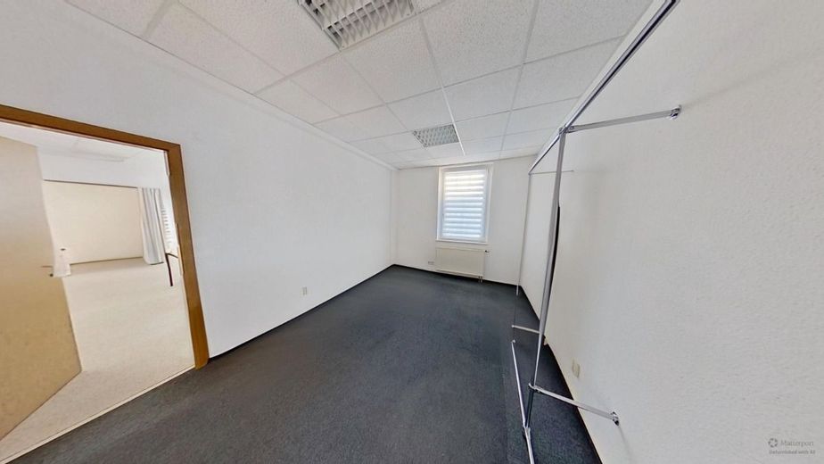 Großzügige Büroeinheit im 1. Obergeschoss in gepflegtem Geschäftshaus – 4.Büroraum