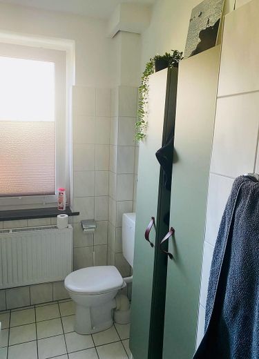 Agradable vivienda de 4 habitaciones con balcón en Hildesheim – Badezimmer