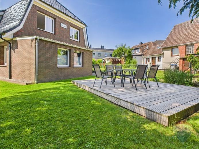 Wohnen, Vermieten oder Ferienvermietung: Zweifamilienhaus nahe Strand in Haffkrug – Foto 1