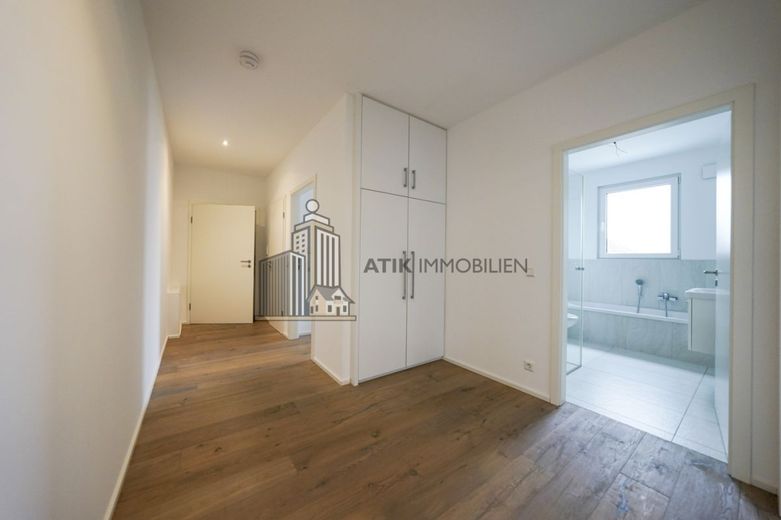 ATIK: Traumhaftes Penthouse - Wohnen mit Panoramablick auf die Starkenburg – Eingangsbereich