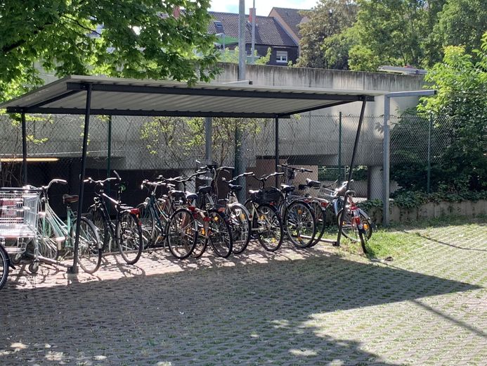 Clever investieren oder selbst einziehen – attraktives Studio-Apartment zum Kauf – Fahrradunterstand