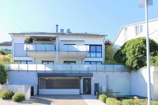 Zukunftsweisend & Traumhaftes Panorama: Neuwertige 4-Zi.-Whg im KfW-70-Effizienzhaus! Barrierefrei.
