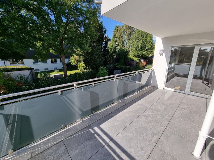شقة من 3.5 غرف مع شرفة كبيرة في موقع هادئ في هنتروب – Balkon