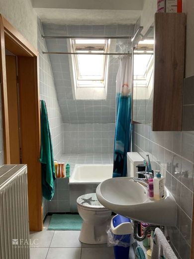 Einfamilienhaus sucht Handwerkerleistung – Badezimmer