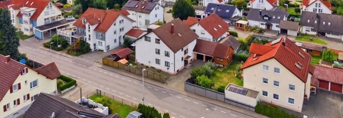 Atractiva inversión inmobiliaria en un municipio junto al lago: 
Casa trifamiliar cuidada en Eriskirch