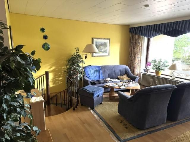 Przestronne mieszkanie z dużą loggią XL i sutereną w Garbsen – Wohnzimmer