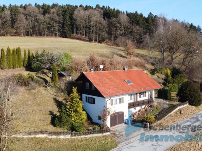 Casa unifamiliare in una bella posizione sopraelevata di Deggendorf – Foto 1