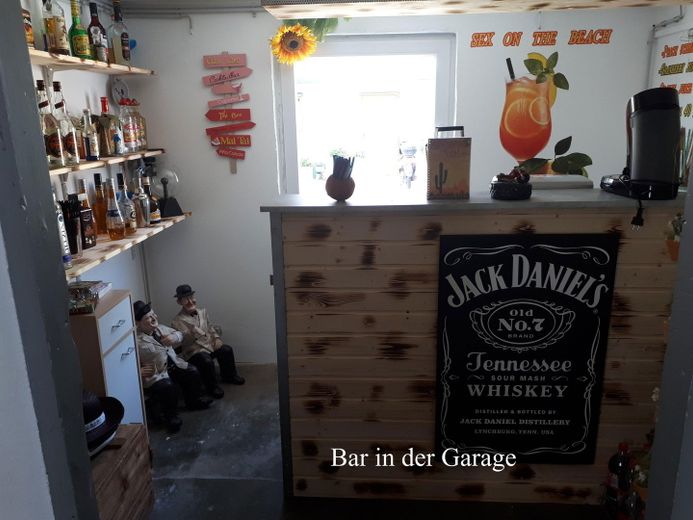 Bar in dem Garagenhaus