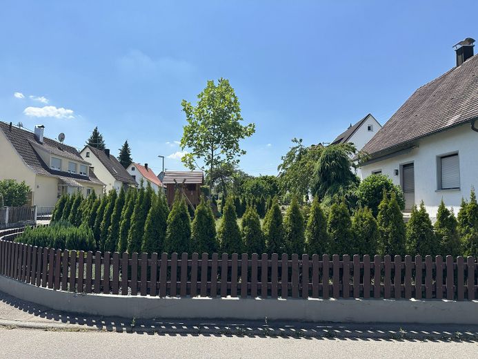 Gartenansicht Straßenkreuzung