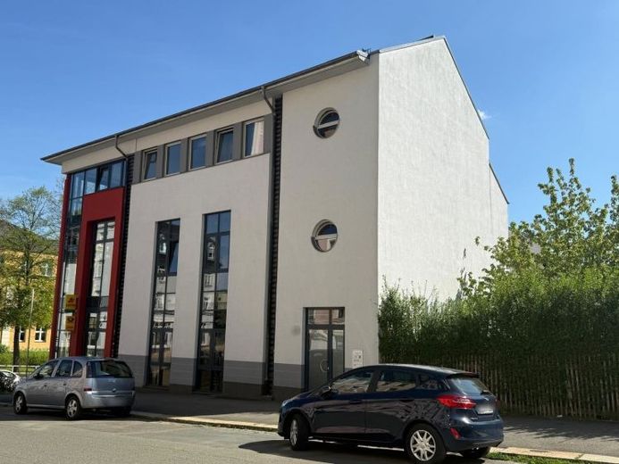 Moderne Gewerbeimmobilie mit hellen Verkaufs-/Büroflächen in Top-Lage - Betriebswohnung inklusive! – Foto 1