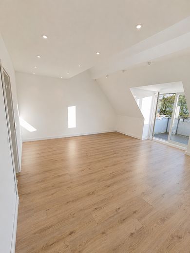 Maisonette Wohnung mit Fahrstuhl und Tiefgarage – Foto 1