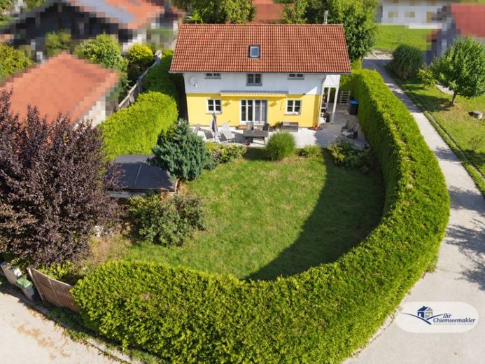 Wohnen mit Charakter: Gepflegtes Einfamilienhaus mit Rundum-Terrasse, Galerie und Kaminofen – Foto 1