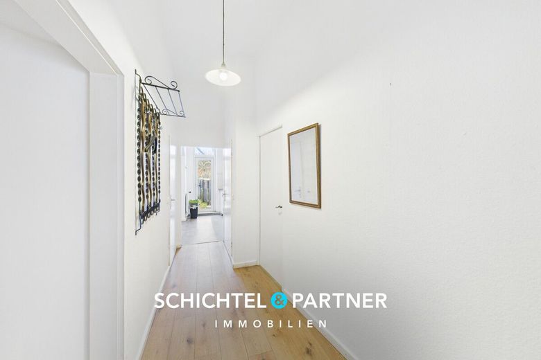Lindenhof | Geräumiges Reihenmittelhaus Nähe Waterfront mit Ausbaupotenzial – S&amp;P | Flur