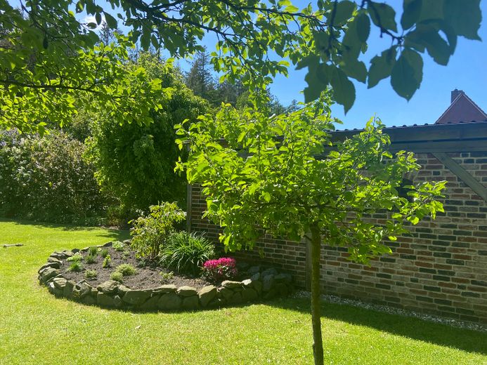 Landhaus "Rose Garden" direkt vor Sylt zu verkaufen! – Garten