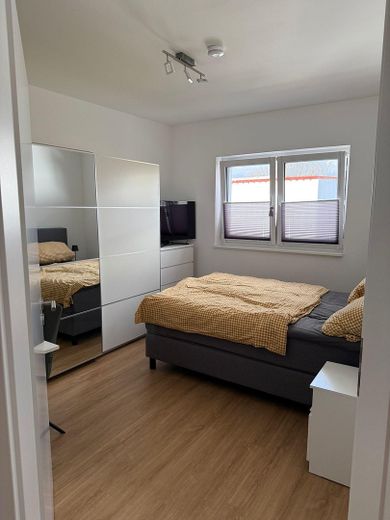 Schöne 2-Zimmer Wohnung mit Balkon im Neubau – Schlafzimmer