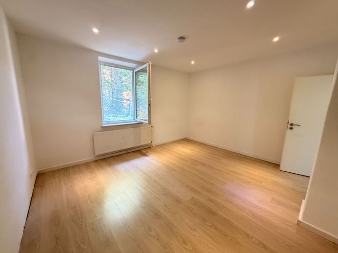 Altbau von 1907 - modernisiert, mit Einliegerwohnung &amp; Bergblick – Schlafzimmer OG