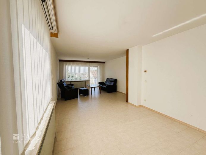OG Wohnzimmer mit Balkonansicht