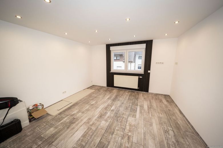 Modernisiertes Einfamilienhaus in kleiner Nebenstraße von Püttlingen – Zimmer Erdgeschoss