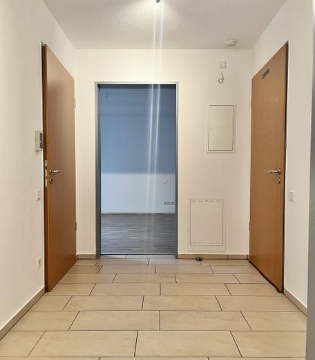 Barrierefreie 2ZKB mit Küche, Parkpl., Terrasse - ruhig & zentral – Flur