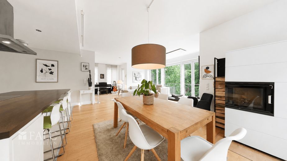 Liebhaberobjekt mit unverbaubarem Naturblick - Architektenhaus mit Pool + Sauna Wohnen mit Ausblick – Essbereich