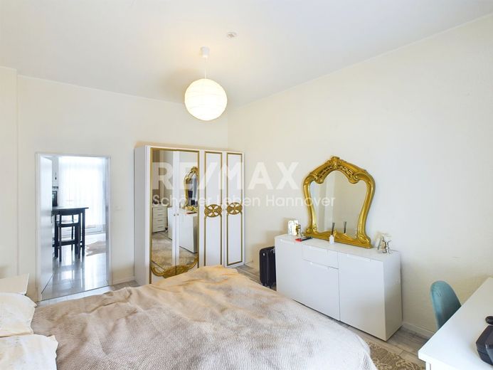 Lichtdurchflutete 3-Zimmer-Balkon-Wohnung im 2. OG mit grünem Rückzugsort – Schlafzimmer