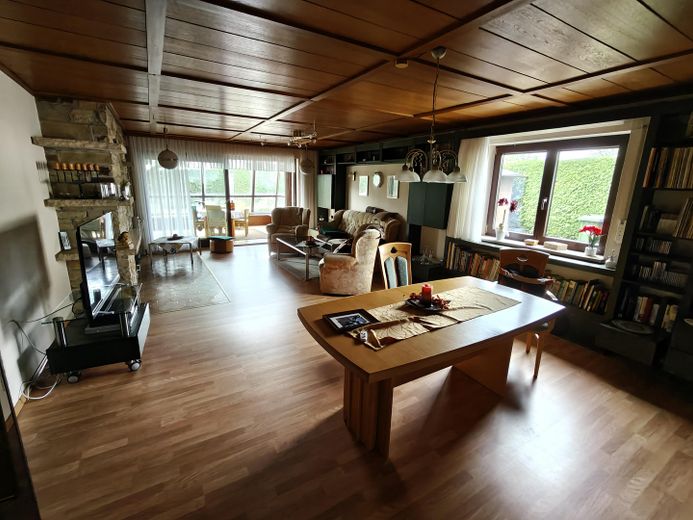 Maison mitoyenne bien entretenue en emplacement central – Wohnzimmer
