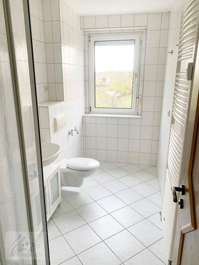 ***AB SOFORT ZU VERKAUFEN*** 1-Raumwohnung mit großzügigem Balkon, Einbauküche und Tageslichtbad mit Dusche – Tageslichtbad