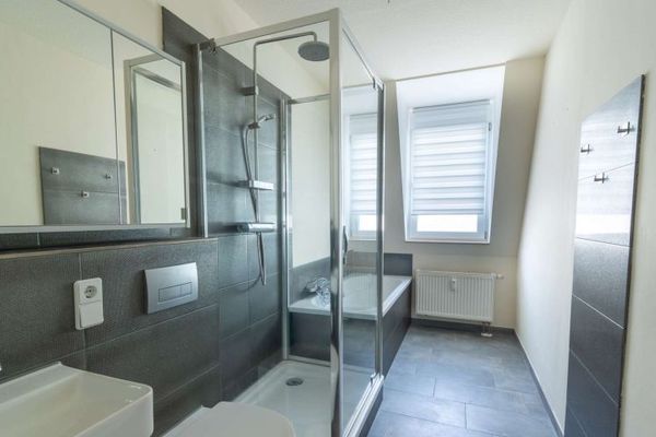 SELTENES IMMOBILIENPAKET | 3 Wohnungen mit Garten und Garagen für vielfältige Nutzungskonzepte