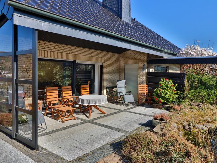 überdachte Terrasse vor Wohnz.