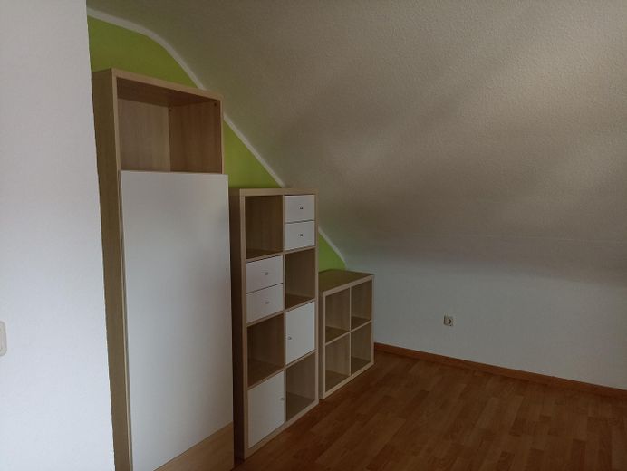 Ruhige 3-Zimmer DG-Wohnung – Büro/Kinderzimmer