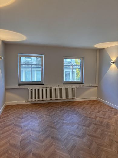 3 helle, ruhige Büros (je ca. 21 m²) in Bürogemeinschaft zentraumsnah – Büro_1
